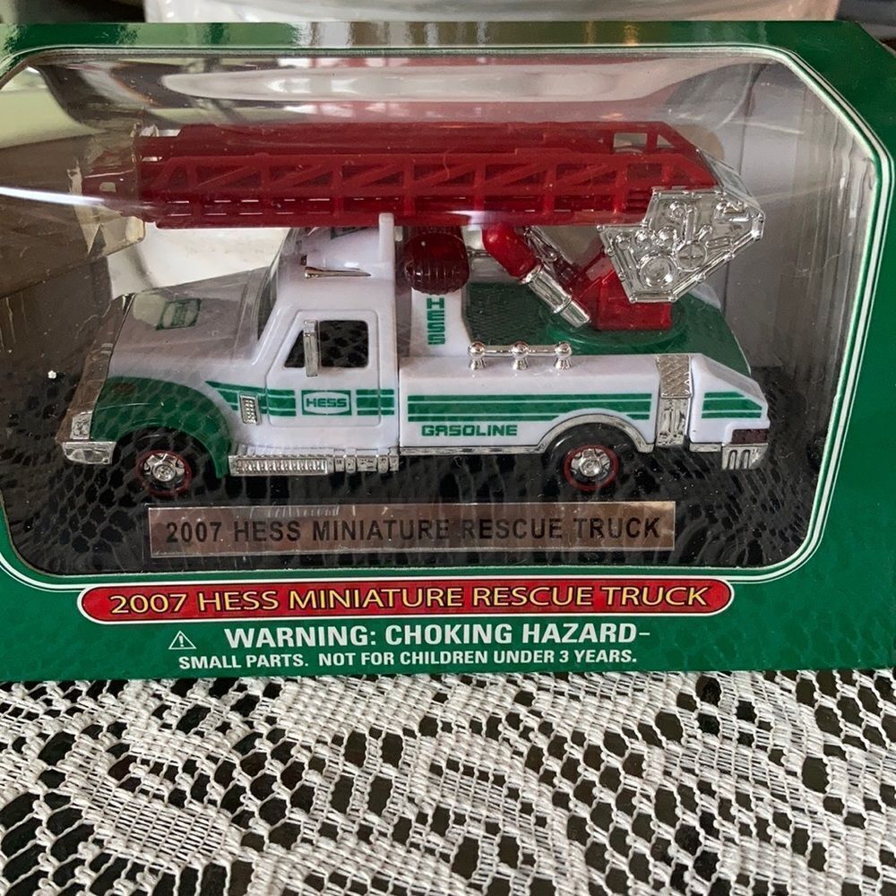 2007 Hess miniature Rescue Truck NIB